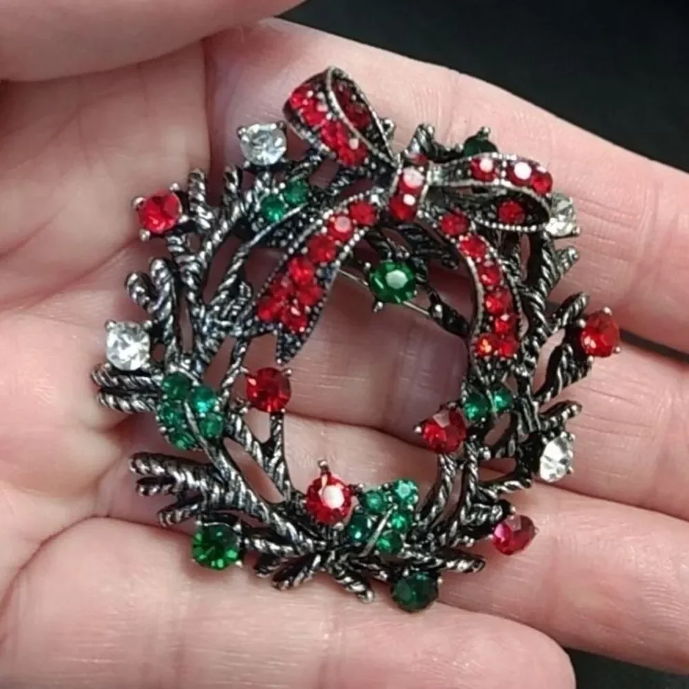 Silver tone holiday wreath brooch